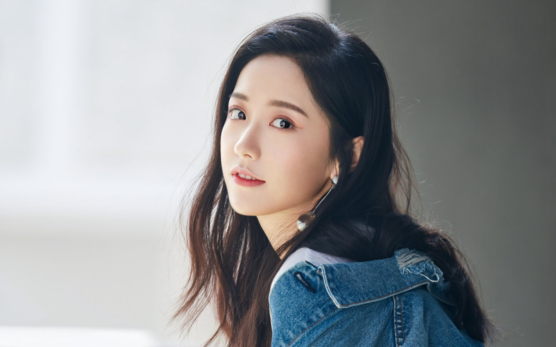 【视频解析】经典犯规事件中的规则应用与误判争议，犯规程度